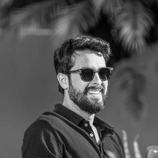 Dwight Avaloz, fotógrafo especializado en Airbnb en Costa Rica